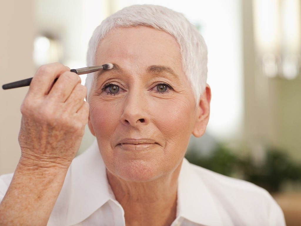 The Most Appropriate Makeup Look for Aging Skin